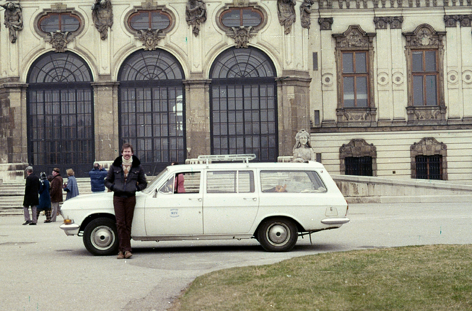 Austria, Vienna, Felső Belvedere., 1978, Schiffer Pál, colorful, Soviet brand, GAZ-brand, automobile, Fortepan #44741
