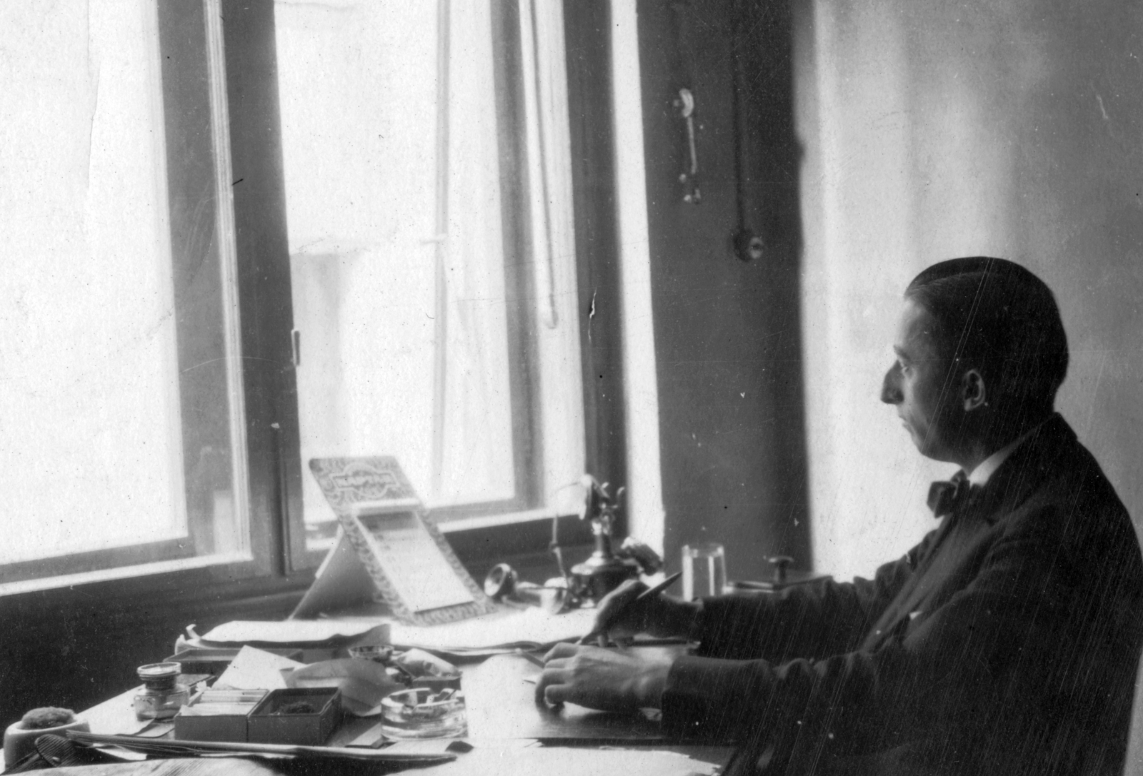 1937, Szepessy Tibor, office, desk, telephone, interior, man, desk calendar, Fortepan #44753