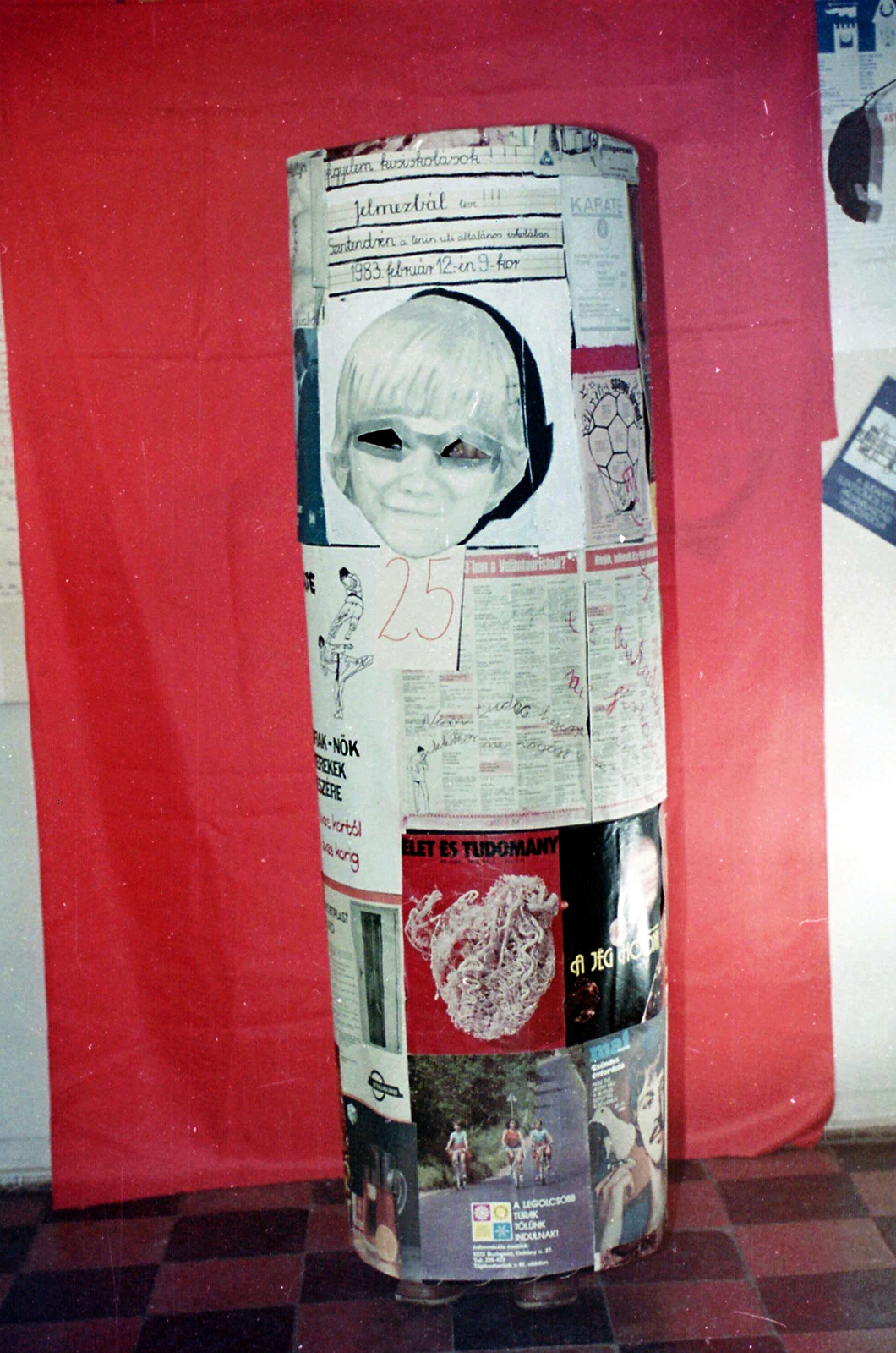 Hungary, Szentendre, farsang az Izbégi Általános Iskolában., 1983, Déri György, colorful, ad pillar, Fortepan #44811