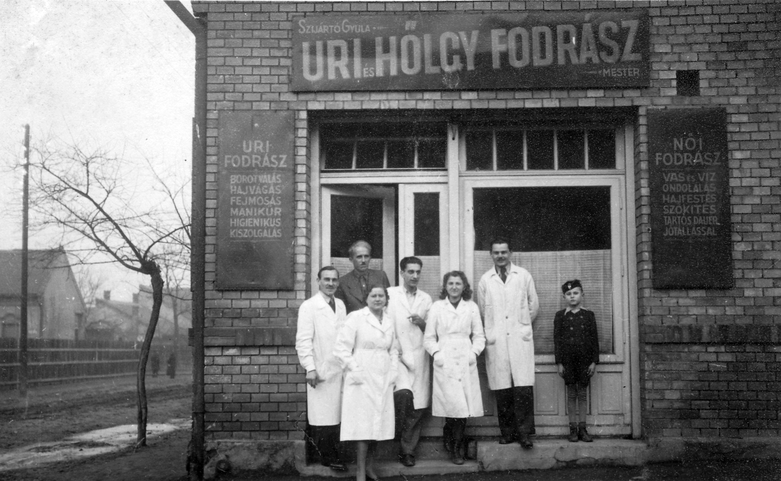 Hungary, 1942, Jurányi Attila, sign-board, hairdresser, cloak, store display, Fortepan #44834