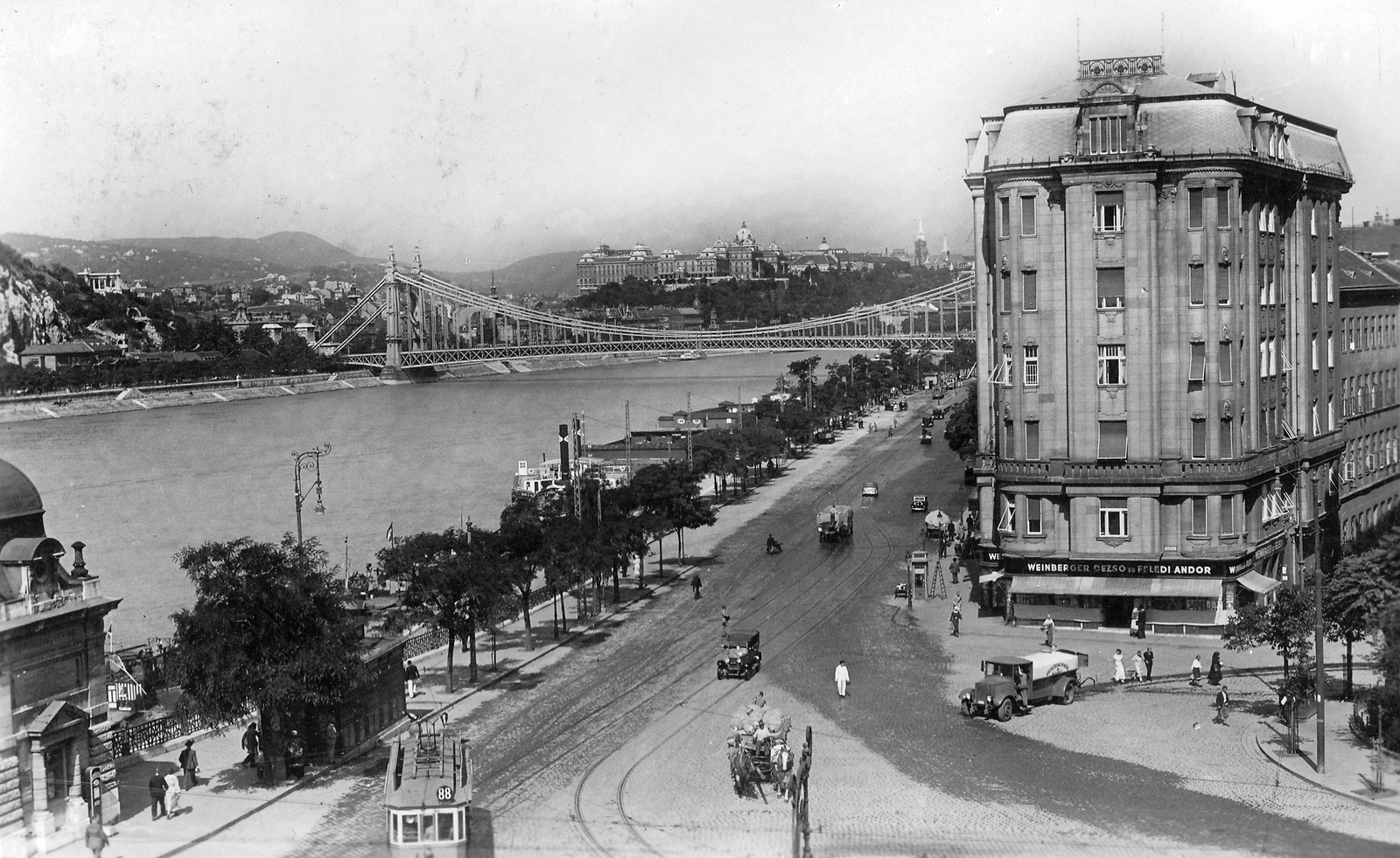 Hungary, Budapest V., Fővám tér a Belgrád (Ferenc József) rakpart felé nézve., 1935, Jurányi Attila, bridge, traffic, sign-board, Horse-drawn carriage, commercial vehicle, street view, tram, coach, picture, Danube, eclectic architecture, Budapest, suspension bridge, Duna-bridge, Antal Kherndl-design, Aurél Czekelius-design, public transport line number, sanitary company, Fortepan #44838
