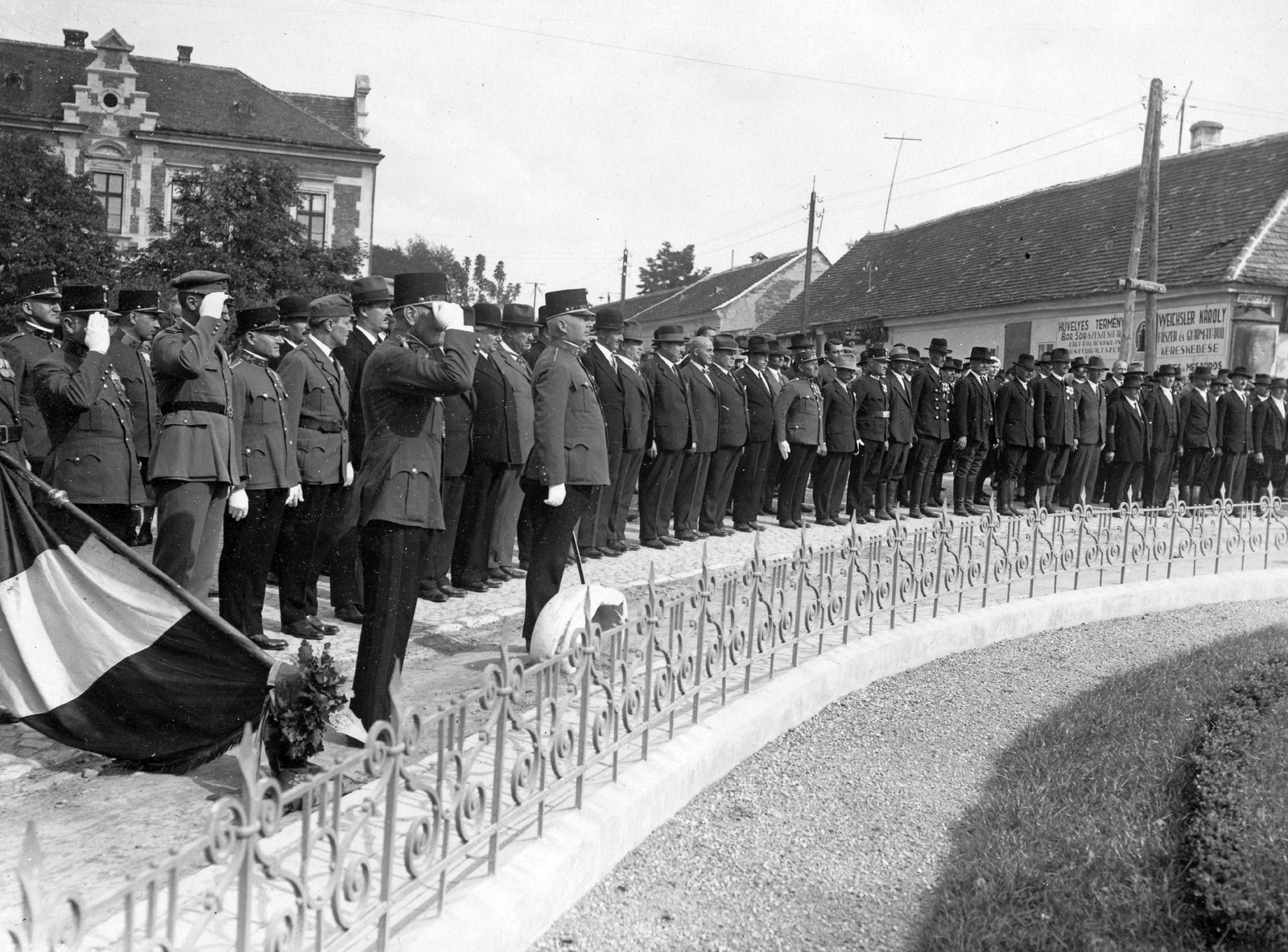 Magyarország, Tata, Országgyűlés tér., 1936, Jurányi Attila, ünnepség, tiszteletadás, tisztelgés, ünneplő ruha, Fortepan #44845