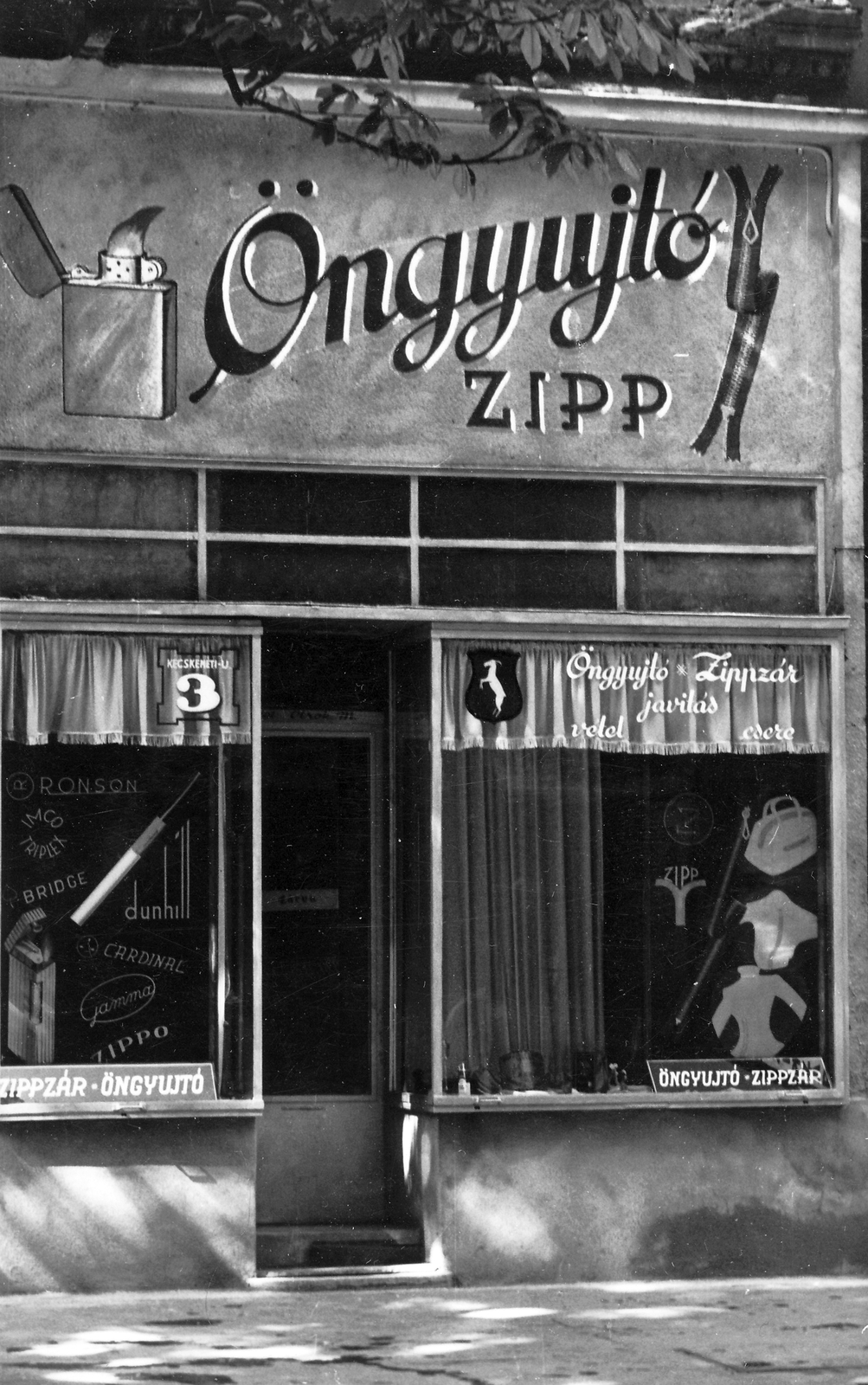 Hungary, Budapest V., Kecskeméti utca 3., 1939, Jurányi Attila, lighter, Budapest, zipper, Show window, store display, Fortepan #44848