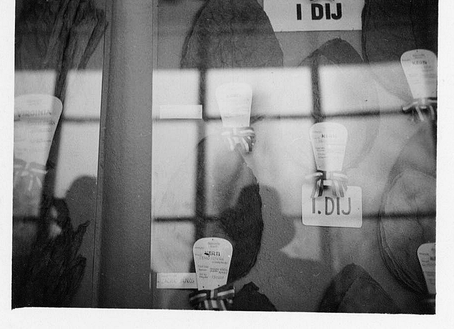 Hungary, Budapest, Mezőgazdasági Kiállítás, dohánytermesztők díjazása., 1928, Kövendy Katalin, smoking, exhibition, cabinet, tobacco, Fortepan #44867