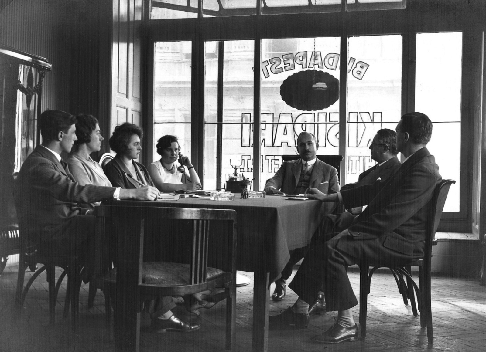 Hungary, Budapest VII., Rákóczi út 30. I. em. a Nyár utca felé, a Budapest Székesfővárosi Kisipari Hitelintézet irodája., 1936, Madarász Géza, ad, office, employee, furniture, telephone, interior, table, Budapest, Fortepan #44880