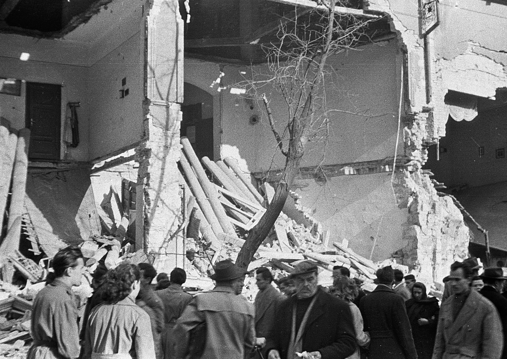 Hungary, Budapest VIII., Üllői út 56., 1956, Madarász Géza, revolution, damaged building, Budapest, Fortepan #44882