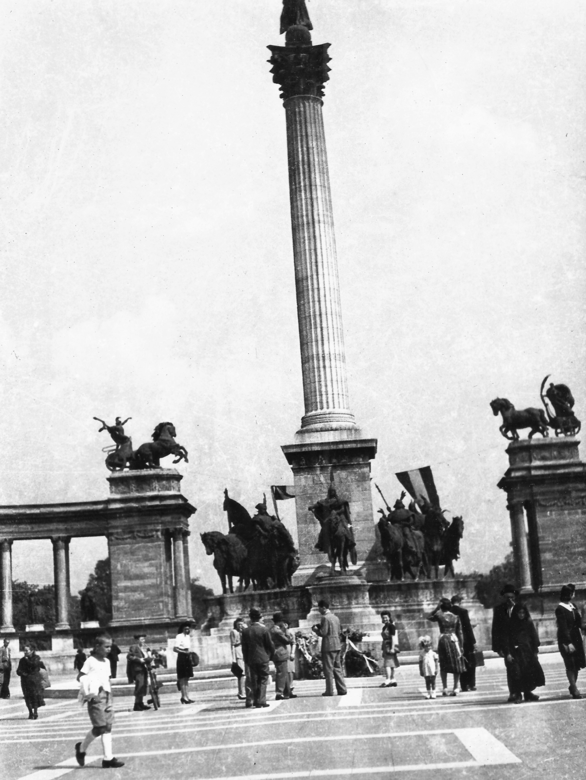 Hungary, Budapest XIV., Hősök tere., 1942, TEHTUBE, sculpture, horse sculpture, Budapest, sculptural group, Árpád-portrayal, Fortepan #44908