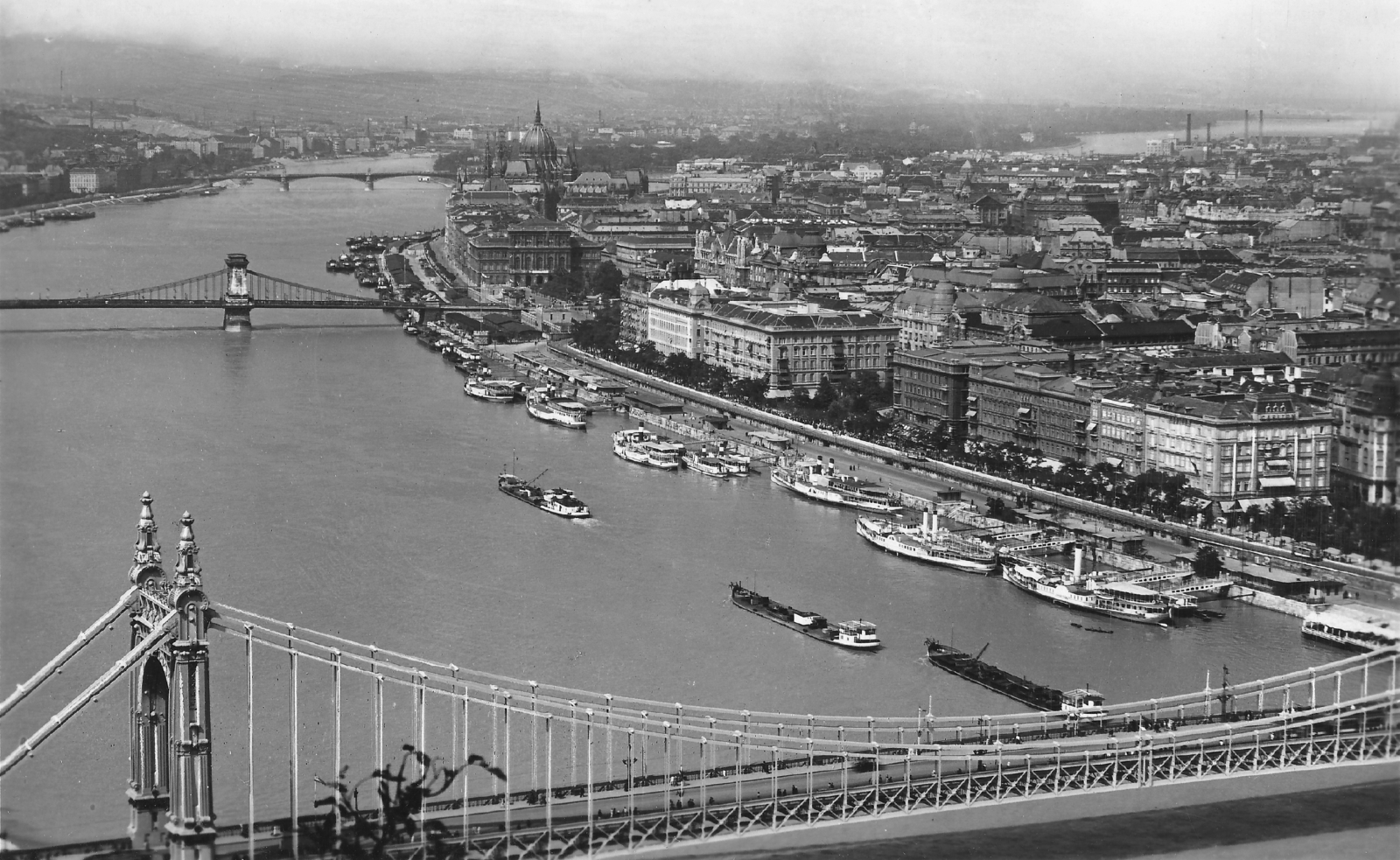 Hungary, Budapest, látkép a Gellérthegyről, előtérben az Erzsébet híd., 1935, TEHTUBE, ship, bridge, river, barge, picture, wharf, steamboat, parliament, boat station, Carl Ludwig ship, Melk/Sophie ship, eclectic architecture, suspension bridge, Duna-bridge, William Tierney Clark-design, Antal Kherndl-design, Aurél Czekelius-design, Fortepan #44913