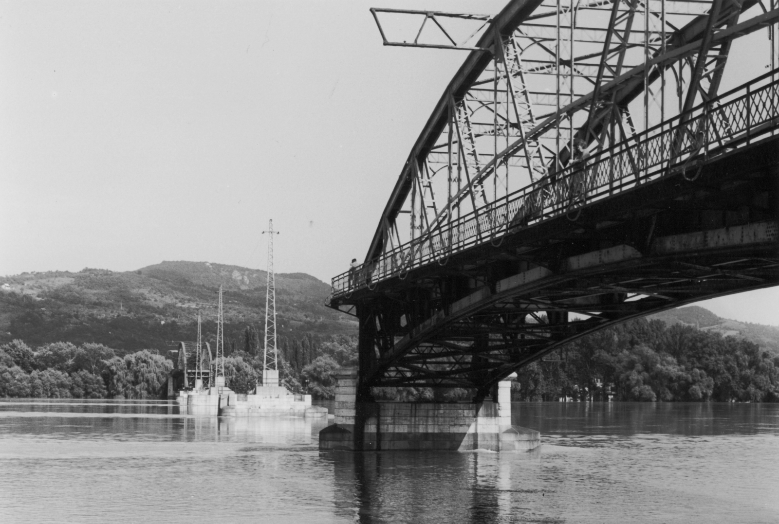 Slovakia, Štúrovo, a Mária Valéria híd maradványai., 1980, Willant Anna, Czechoslovakia, bridge, wrecked bridge, János Feketeházy-design, Fortepan #44917