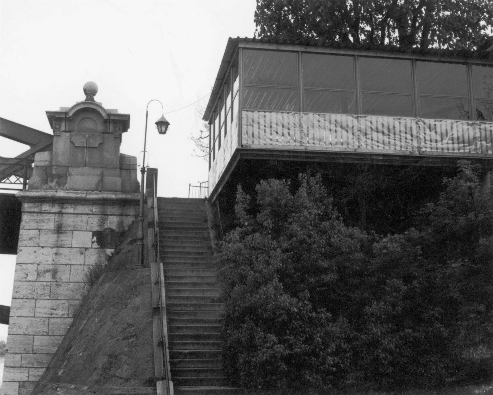 Slovakia, Štúrovo, a Mária Valéria híd hídfője., 1980, Willant Anna, Czechoslovakia, stairs, lamp post, János Feketeházy-design, Fortepan #44920