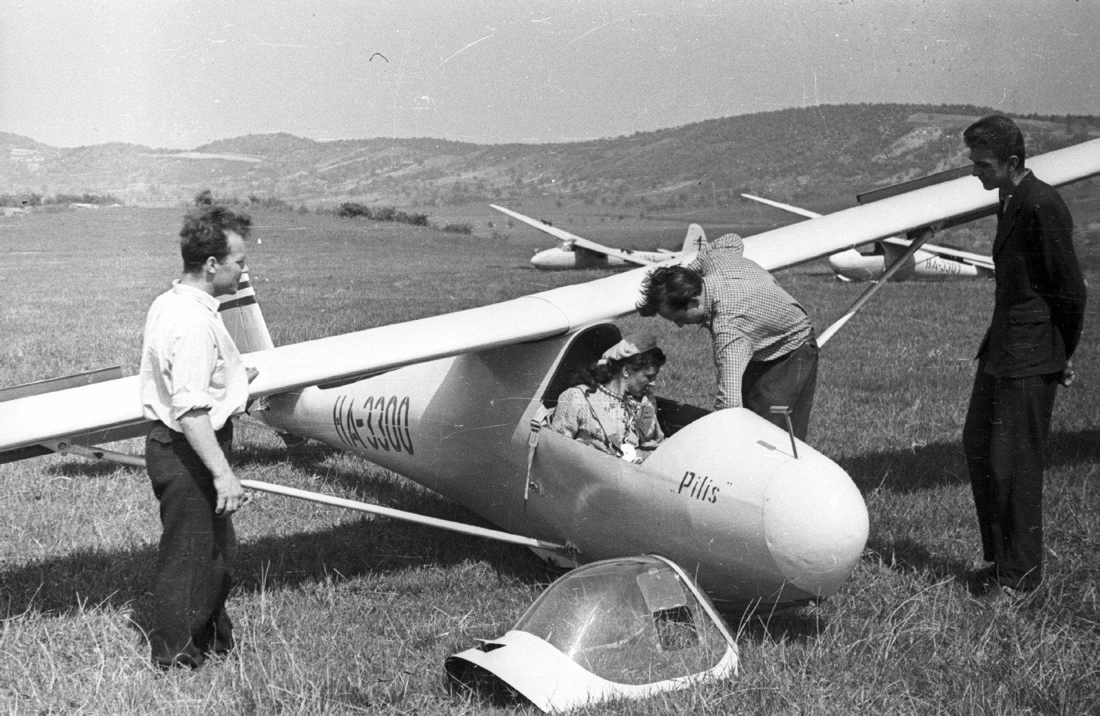 Hungary, Hármashatárhegy Airport, Budapest II., Rubik D-Pilis vitorlázó repülőgép., 1957, Mészáros Zoltán, Hungarian brand, pilot, airport, sailplane, Budapest, Fortepan #44926