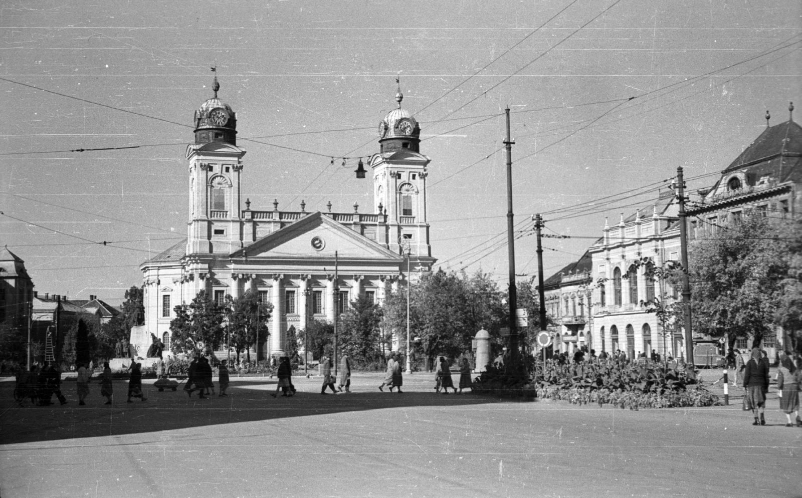 Magyarország, Debrecen, Kossuth tér, Református Nagytemplom., 1958, Mészáros Zoltán, utcakép, életkép, klasszicizmus, timpanon, Rabl Károly-terv, Péchy Mihály-terv, Fortepan #44953