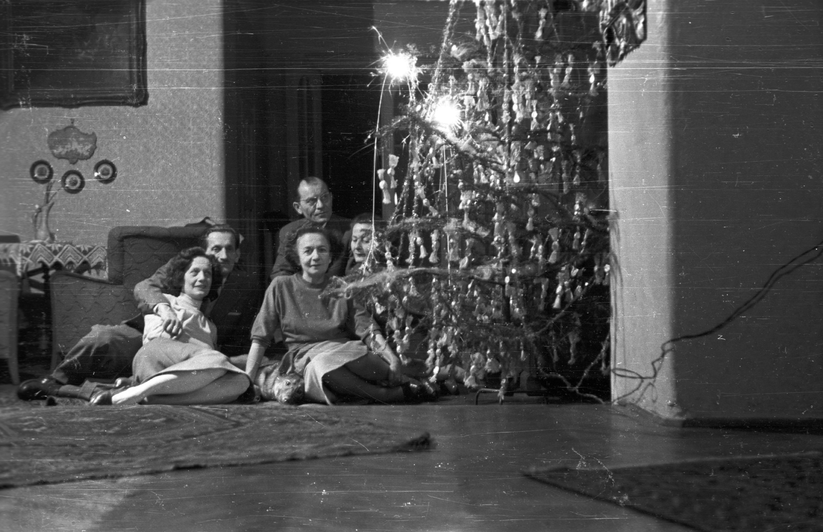 1959, Mészáros Zoltán, Christmas, christmas tree, tableau, sparkler, furniture, interior, companionship, German shepherd, Fortepan #44985