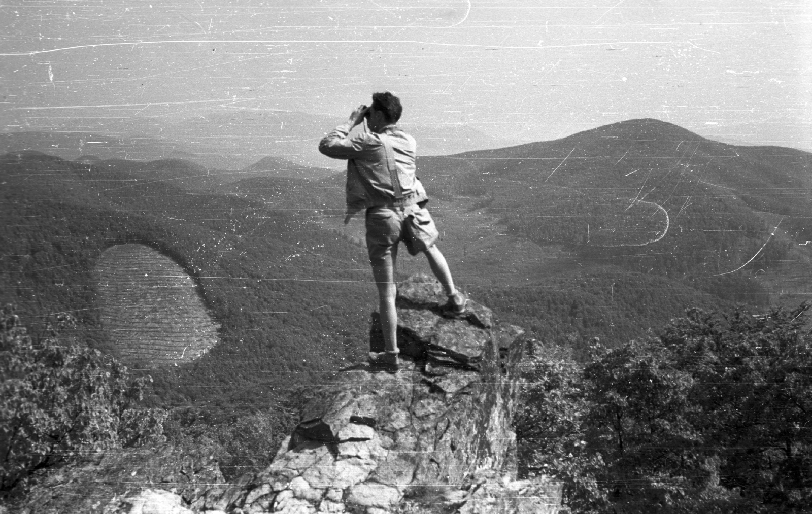 Magyarország, Zempléni-hegység, kilátás északkelet felé a Nagy Péter-mennykő környékéről., 1959, Mészáros Zoltán, szikla, messzelátó, hegycsúcs, Fortepan #44997