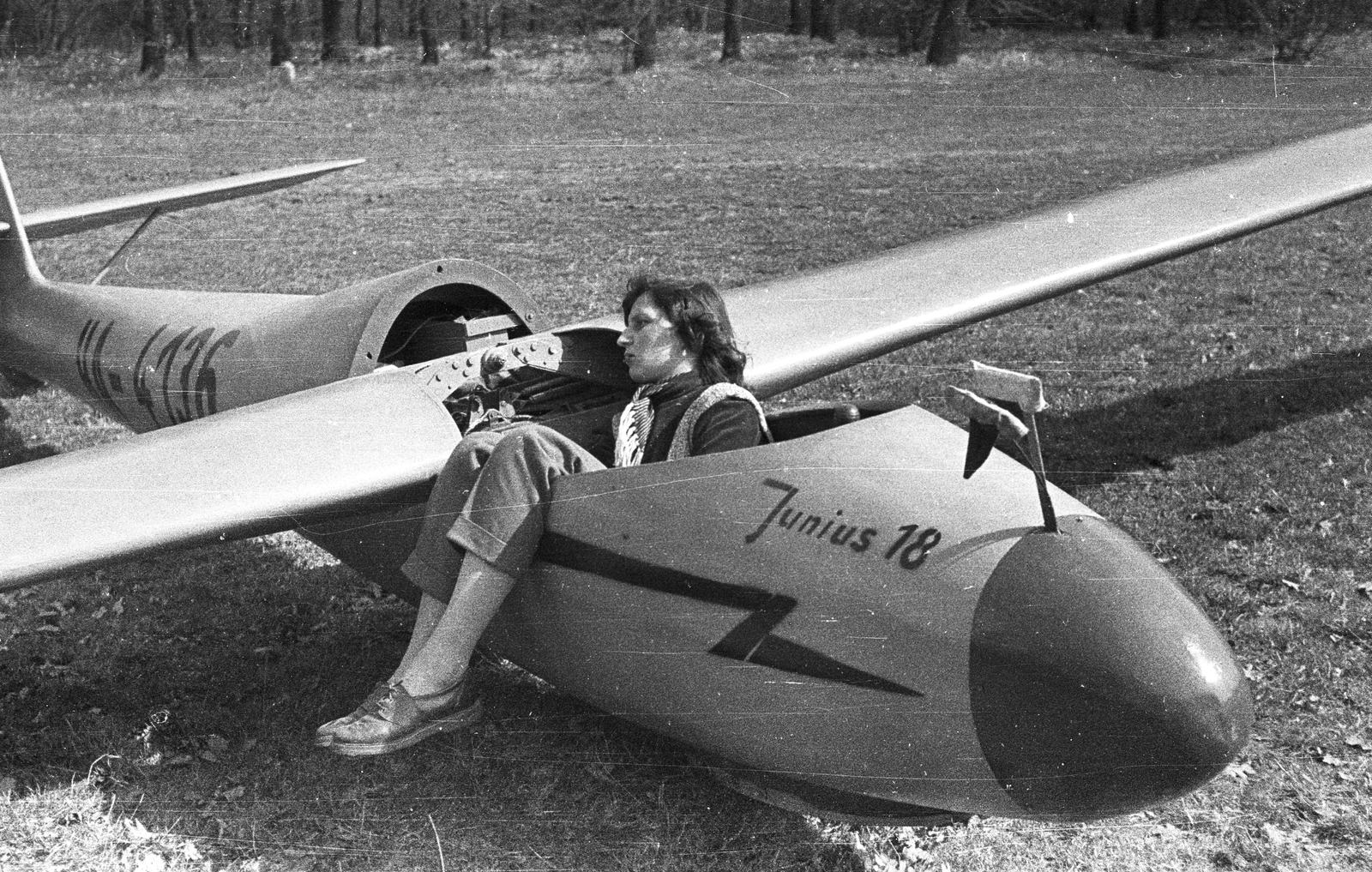 Hungary, Hármashatárhegy Airport, Budapest II., Rubik R-22 Június 18 típusú vitorlázó repülőgép., 1959, Mészáros Zoltán, portrait, transport, Hungarian brand, pilot, airport, pants, lady, sailplane, scarf, Budapest, Fortepan #45007