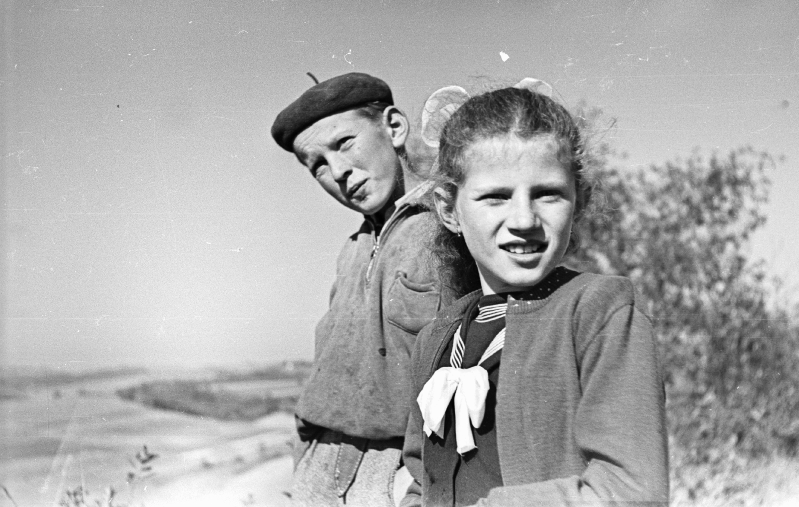Hungary, Felsőnána, 1959, Mészáros Zoltán, kid, tableau, beret, sailor blouse, Fortepan #45116