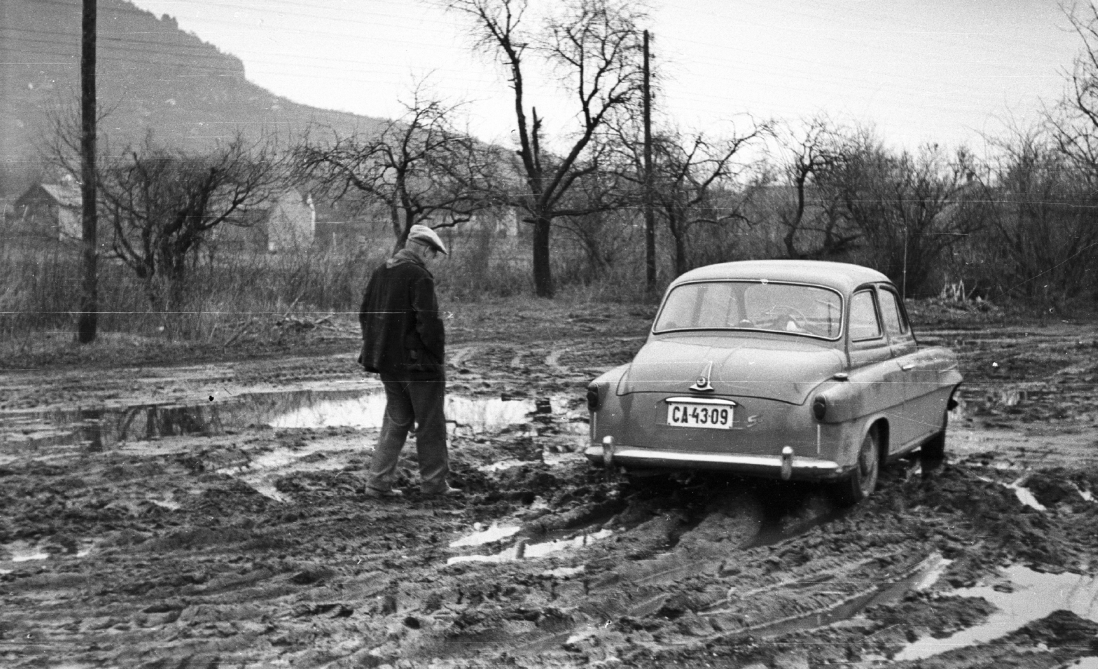 Hungary,Lake Balaton, Badacsonytördemic, Skoda Octavia típusú személygépkocsi., 1959, Mészáros Zoltán, Skoda-brand, mud, number plate, Fortepan #45144