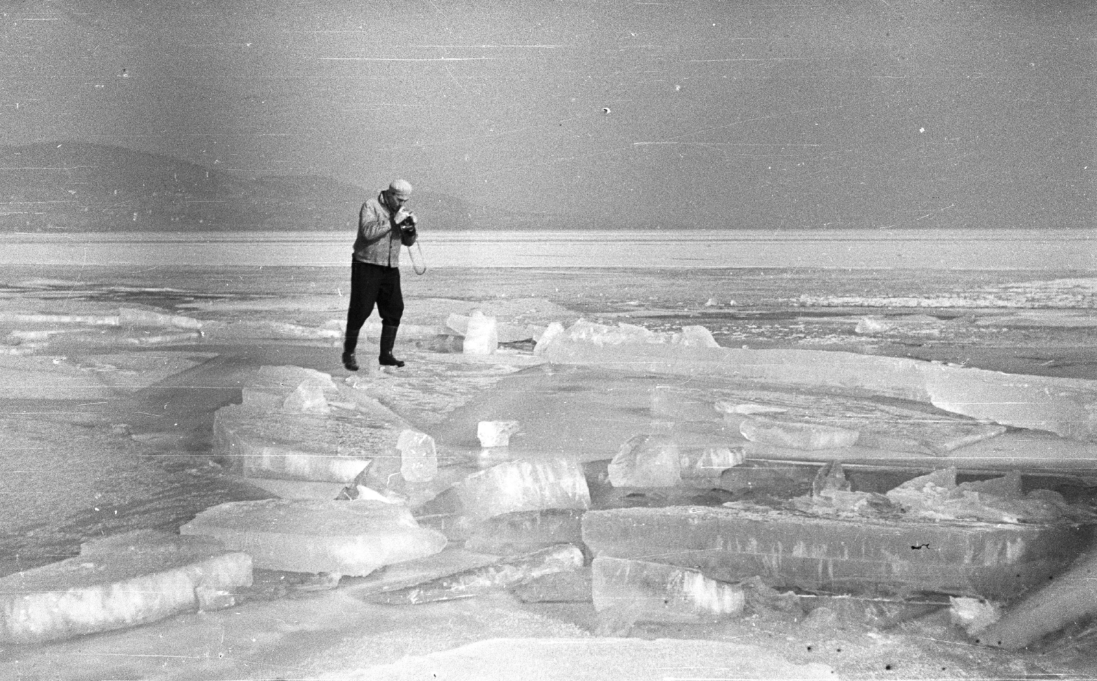 Hungary,Lake Balaton, Badacsonytomaj, jégzajlás., 1959, Mészáros Zoltán, winter, ice field;ice float, camera, photography, Fortepan #45152