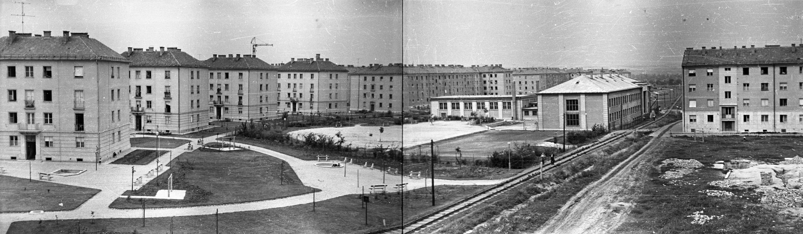 Hungary, Kazincbarcika, balra az Építők útja, jobbra a Rákóczi téri házak hátsó homlokzata., 1960, Mészáros Zoltán, Fortepan #45177