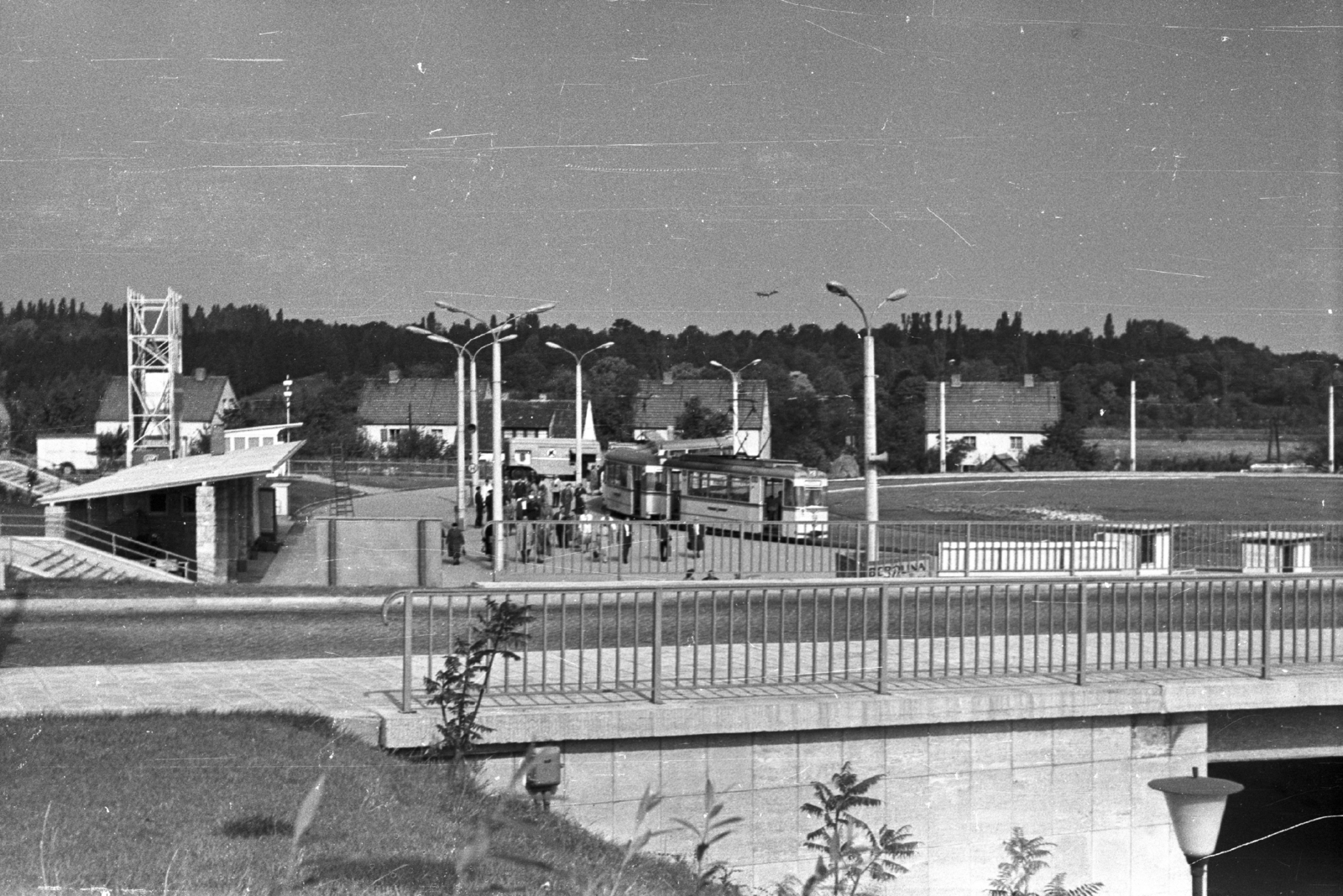 Németország, Erfurt, Gothaer Strasse, villamos-végállomás az EGA-Parknál., 1961, Mészáros Zoltán, életkép, villamos, NDK, lámpaoszlop, tömegközlekedés, Fortepan #45213