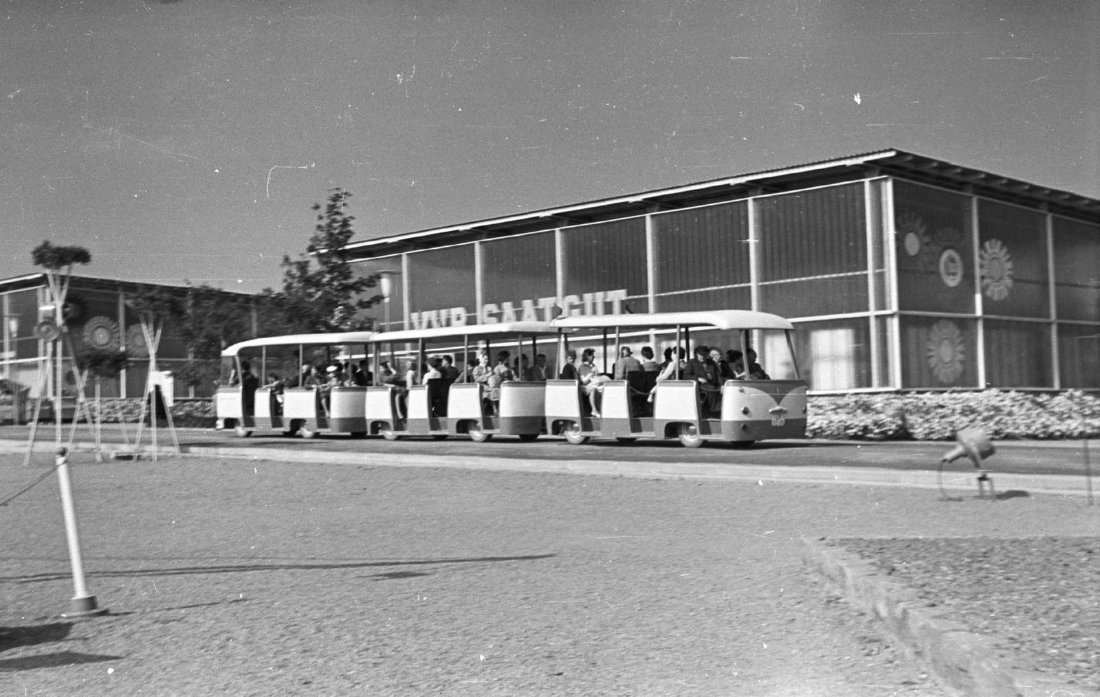 Germany, Erfurt, EGA-Park, Nemzetközi Kertészeti Kiállítás., 1961, Mészáros Zoltán, trailer, GDR, minivan, Fortepan #45215