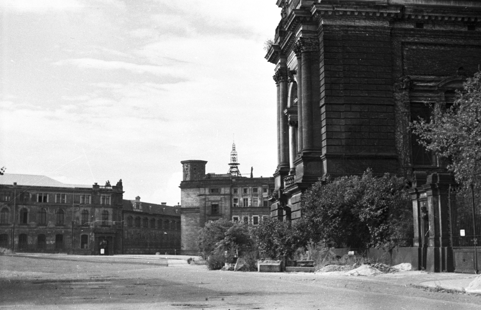 Germany, Dresden, An der Frauenkirche, jobbra a Hochschule für Bildende Künste., 1961, Mészáros Zoltán, street view, GDR, Fortepan #45243