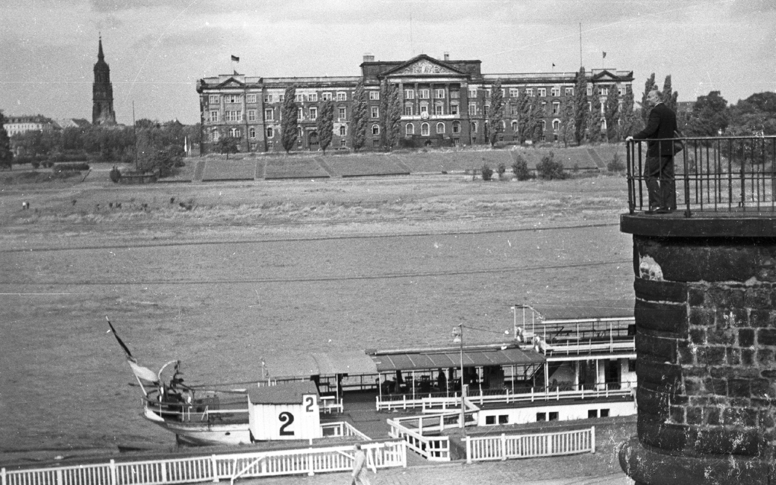 Germany, Dresden, Elba-part, szemben a Sächsisches Staatsministerium der Finanzen., 1961, Mészáros Zoltán, ship, Renaissance Revival, GDR, public building, Meissen-ship, Otto Wanckel-design, Ottomar Reichelt-design, Fortepan #45248
