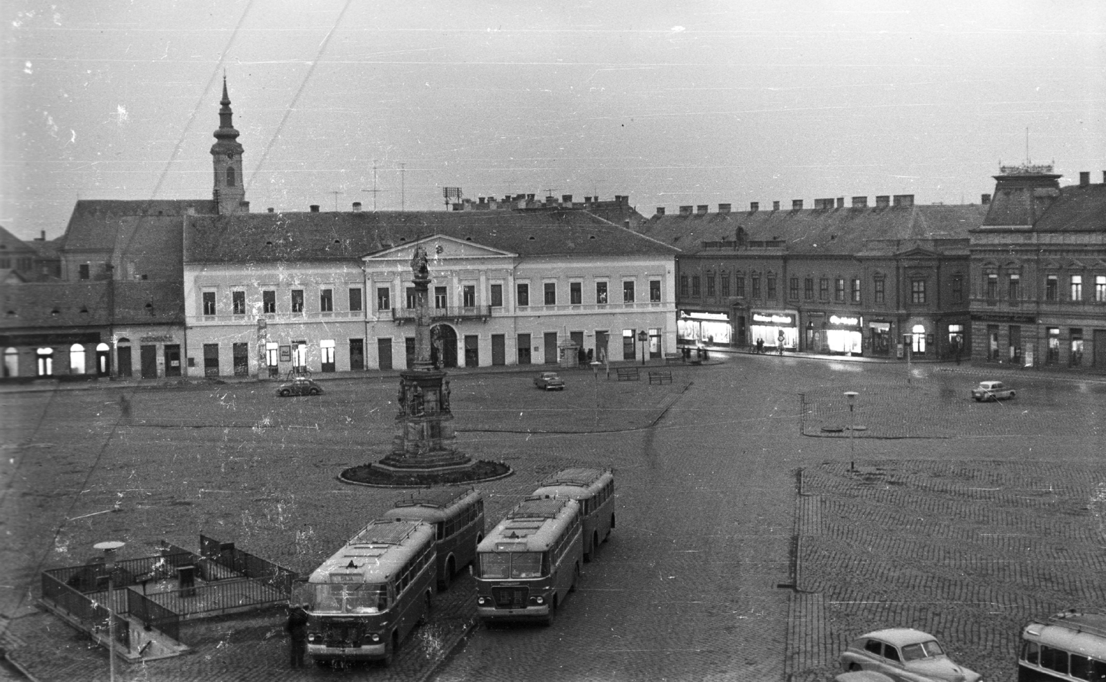 Magyarország, Baja, Szentháromság (Béke) tér., 1962, Mészáros Zoltán, autóbusz, magyar gyártmány, Ikarus-márka, Ikarus 620/630, Fortepan #45274