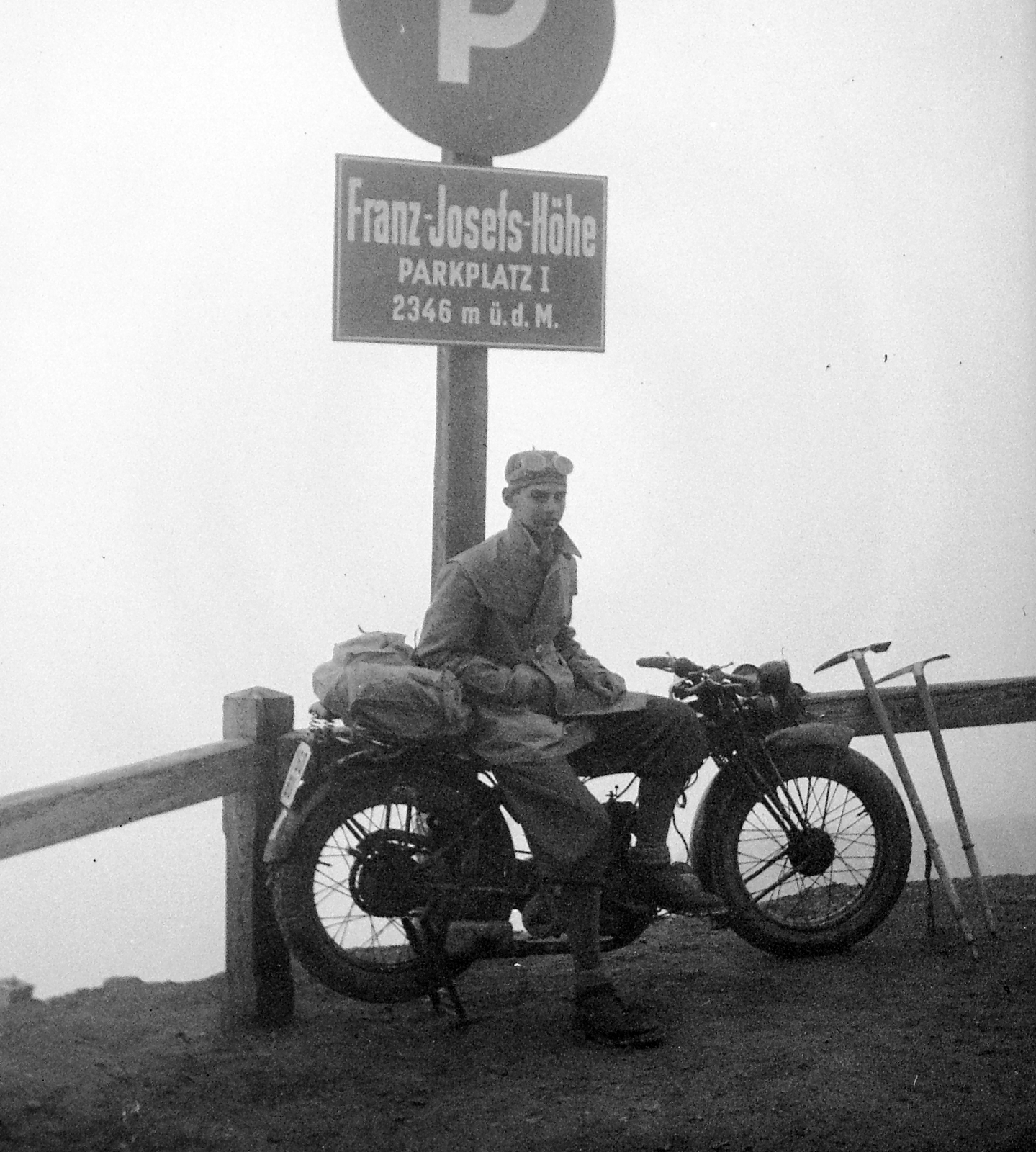 Ausztria, Kaiser Franz Josef Höhe, a Grossglockner 3.798 m magas csúcsa alatti parkoló., 1930, Fortepan, motorkerékpár, Fortepan #4533