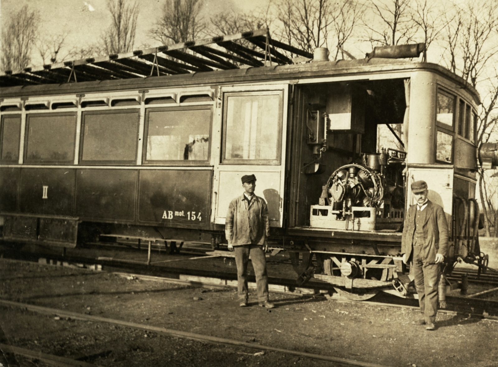 Romania,Transylvania, az aradi Weitzer János gépgyár benzinüzemű motorkocsija az Arad és Csanádi Egyesült Vasutak (ACsEV) vonalán., 1922, Morvay Kinga, railway, railroader, , Fortepan #45356