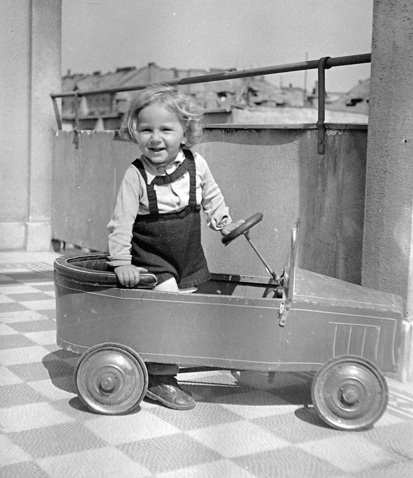 Hungary, Budapest XI., Eszék utca 5. alatti épület tetőterasza., 1936, Fortepan, kids, roof terrace, pedal car, Budapest, Fortepan #4550