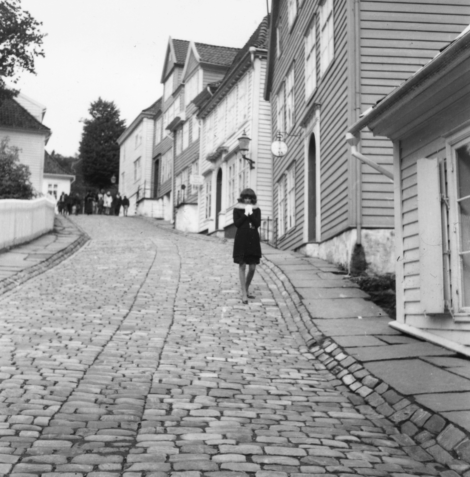 Norvégia, Bergen, Gamle Bergen (Régi Bergen) múzeumfalu., 1970, Schiffer Pál, utcakép, kockakő, faház, Fortepan #45502