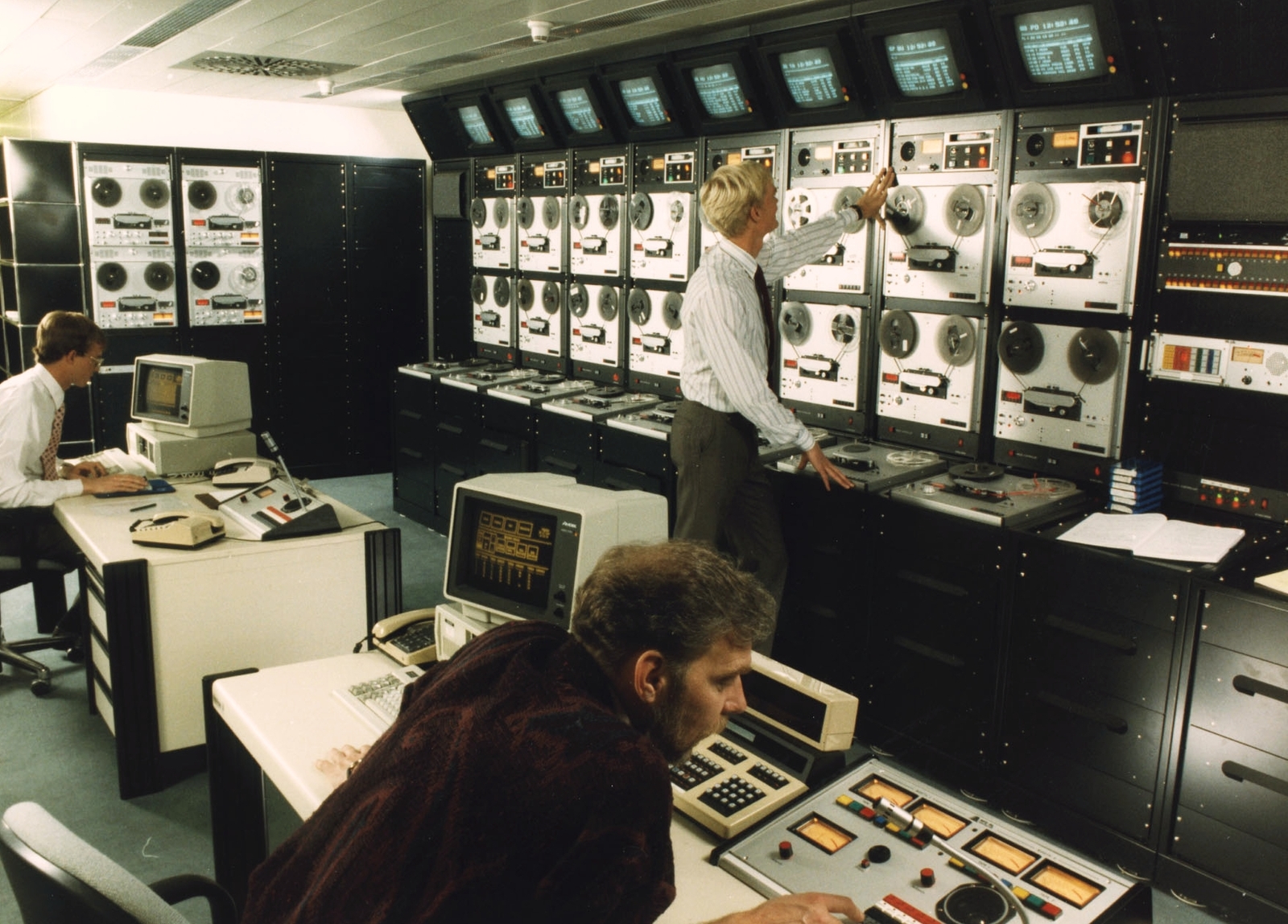Germany, Munich, Szabad Európa/Szabadság Rádió egyik technikai helyisége., 1980, Fortepan, colorful, telecommunication, FRG, Radio Free Europe, Fortepan #45528