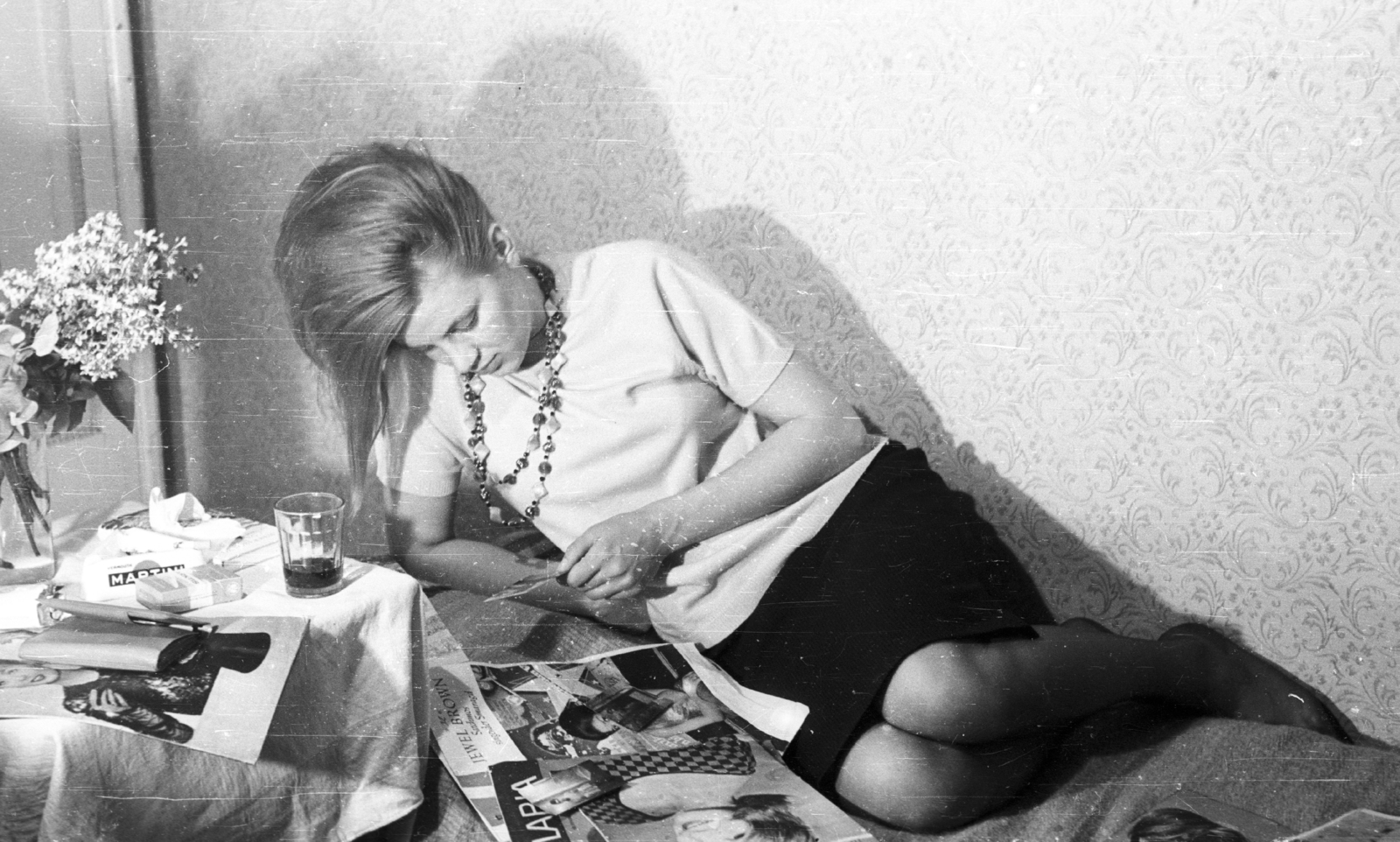 1968, Fortepan, portrait, cigarette, flower, newspaper, interior, glass, ashtray, hairdo, lady, Martini-brand, Fortepan #45542