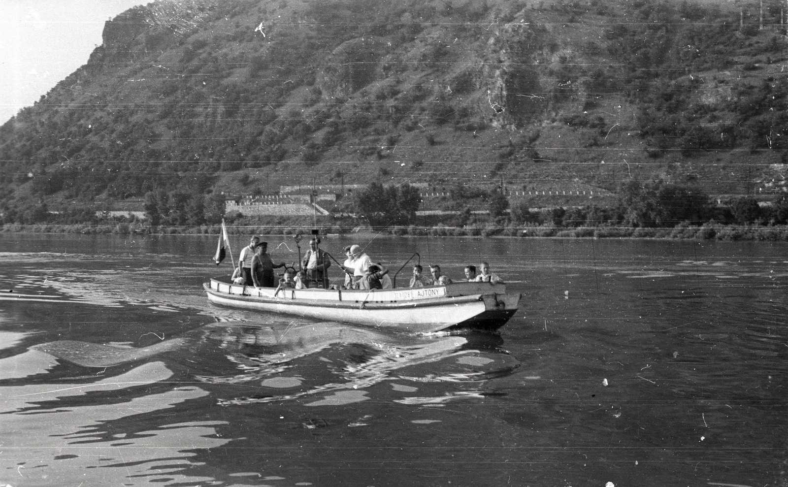 Magyarország,Dunakanyar, dömösi átkelés, háttérben a Szent Mihály-hegy látható., 1950, Fortepan, Ajtony komp, Fortepan #45567