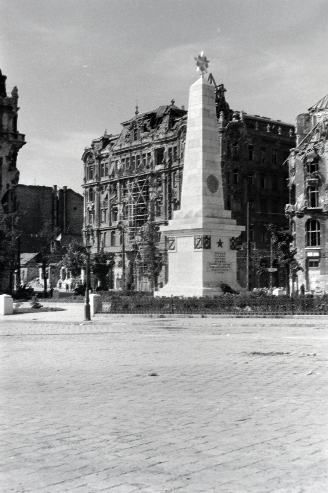 Magyarország, Budapest XI., Szent Gellért tér, szovjet emlékmű., 1945, Fortepan, emlékmű, rom, szovjet emlékmű, Budapest, Fortepan #45572