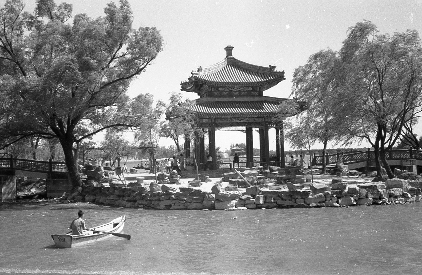 China, Beijing, a Nyári Palota területe, Kunming tó, a Tavasz Hírnöke Pavilon., 1959, Kina, boat, Fortepan #45627