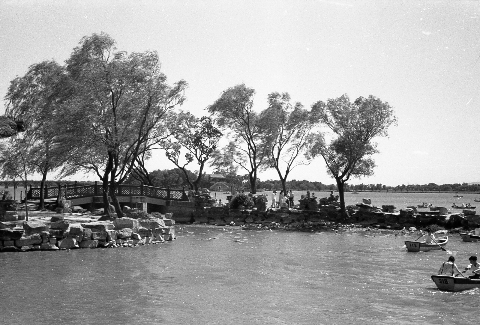 China, Beijing, a Nyári Palota területe, Kunming tó, a Tavasz Hírnöke Pavilon., 1959, Kina, boat, Fortepan #45628