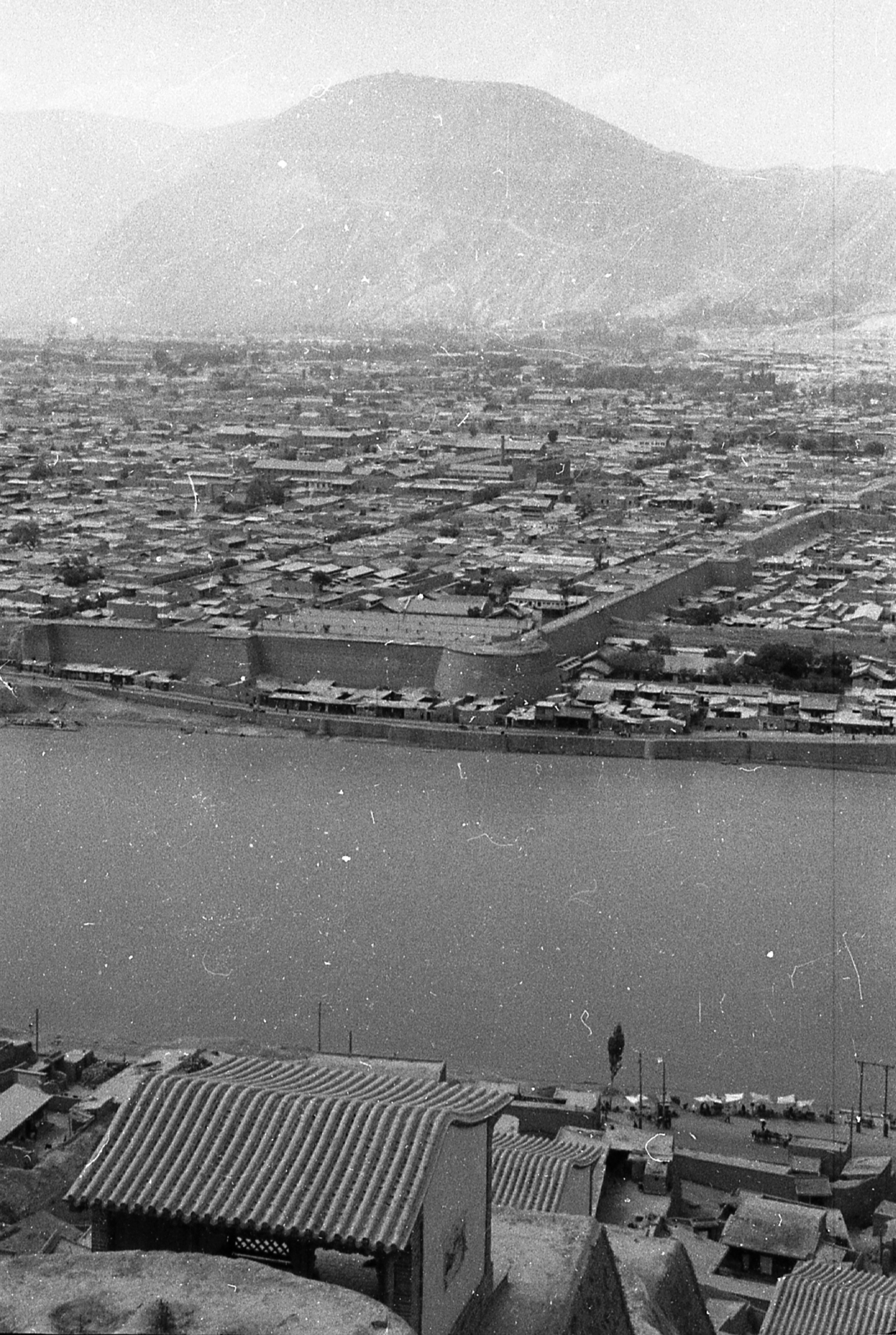 China, Lanzhou, Gansu tartomány, kilátás a Fehér Pagoda hegyéről a városra., 1959, Kina, picture, Fortepan #45638