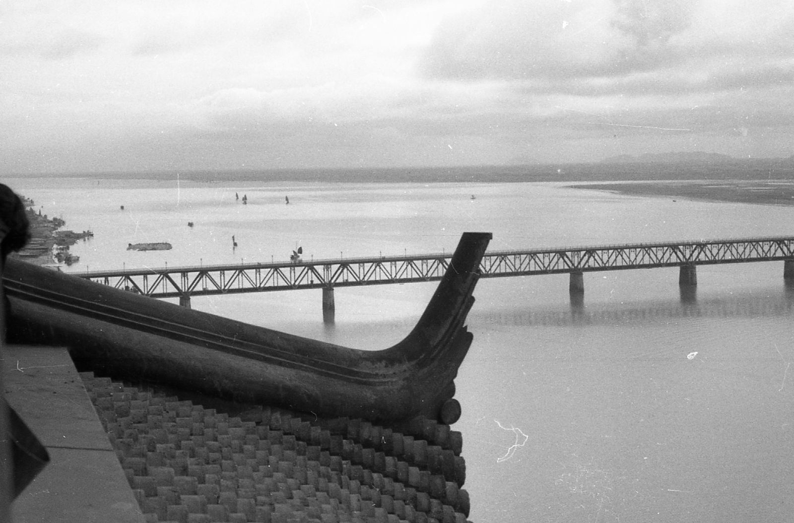 China, Hangzhou, Zhejiang tartomány, híd a Qiantang-folyón a Hat Harmónia (Liuhe) pagoda felől nézve., 1959, Kina, bridge, picture, Fortepan #45663