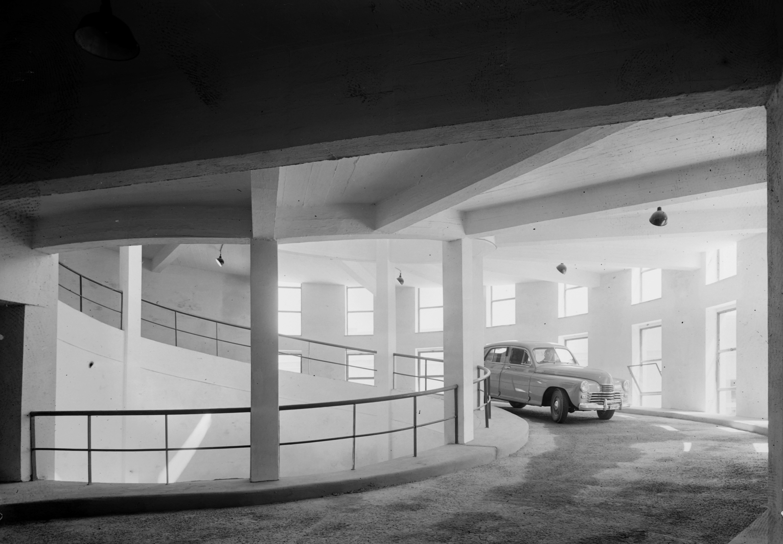 Hungary, Budapest XIII., Kárpát utca 19-21., Pártgarázs (később Közlekedési és Műszaki Vállalat)., 1953, UVATERV, Soviet brand, GAZ-brand, architecture, automobile, M20 Pobeda, garage, Budapest, Fortepan #4570