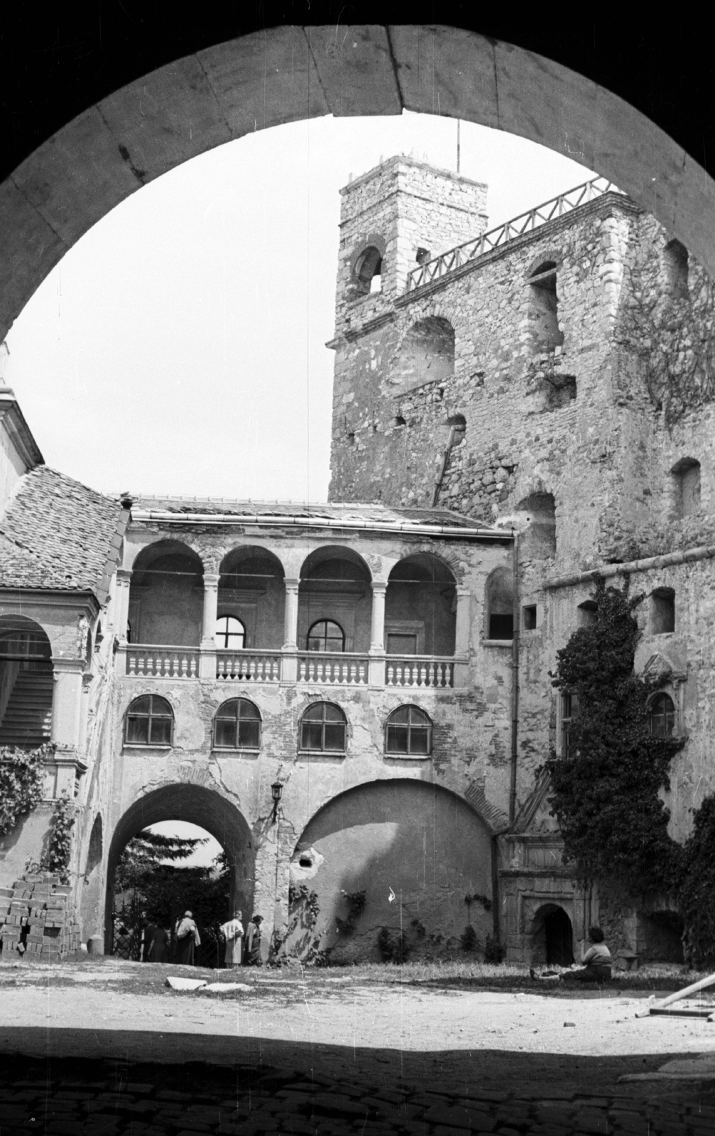 Hungary, Sárospatak, Rákóczi-vár, a Lorántffy-loggia és a Vörös-torony., 1953, Krasznai Gyula, museum, castle, arch, Fortepan #45743