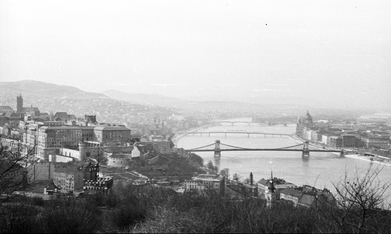 Magyarország, Gellérthegy, Budapest I., panoráma a budai Várral és a Dunával., 1955, Krasznai Gyula, Duna, Budapest, függőhíd, William Tierney Clark-terv, Fortepan #45762