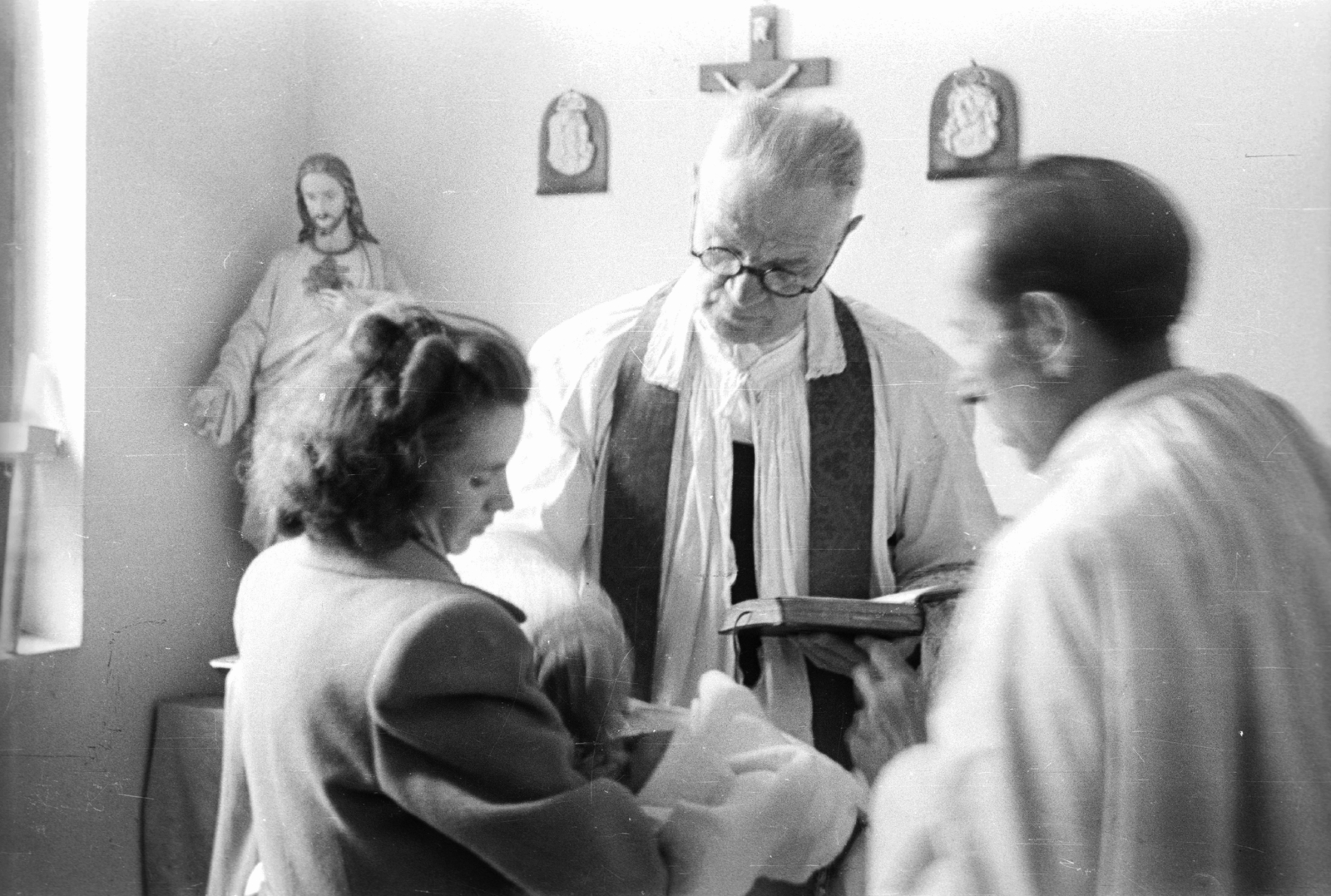 1953, Krasznai Gyula, priest, christening, crucifix, Fortepan #45767