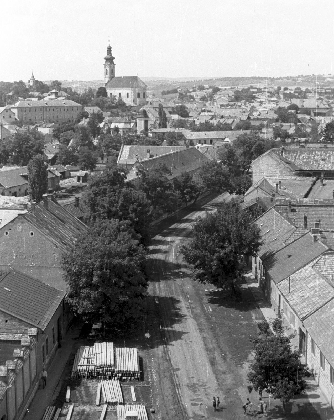 Hungary, Eger, kilátás a Minaretből a Knézich Károly utcára, szemben a Szent Miklós Görögkeleti Szerb (Rác) templom., 1954, Krasznai Gyula, bird's eye view, Fortepan #45822