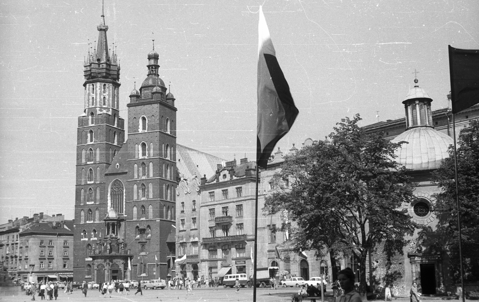 Poland, Kraków, Főtér (Rynek Glówny), Mária-templom., 1969, Krasznai Gyula, church, square, basilica, Catholic Church, tower, gothic, Brick Gothic, Fortepan #45867