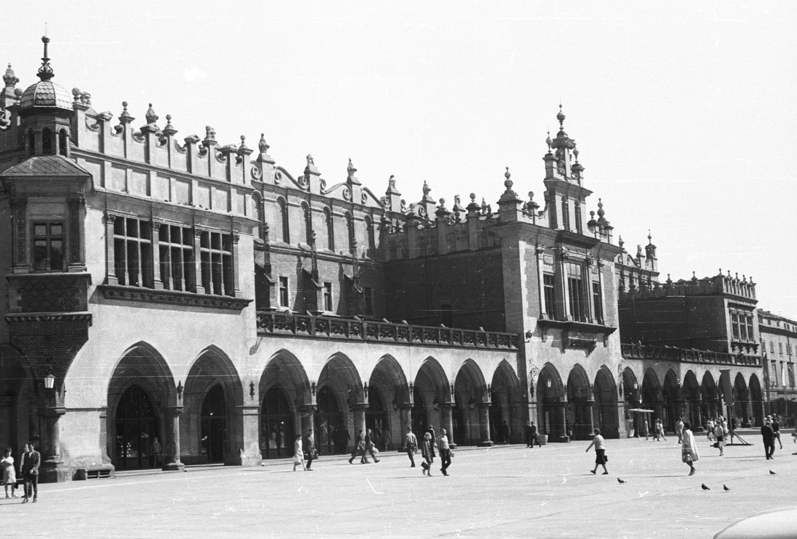 Poland, Kraków, Posztócsarnok (Sukiennice)., 1969, Krasznai Gyula, Neo-Gothic-style, renaissance, market hall, World Heritage, pointed arch, Fortepan #45868