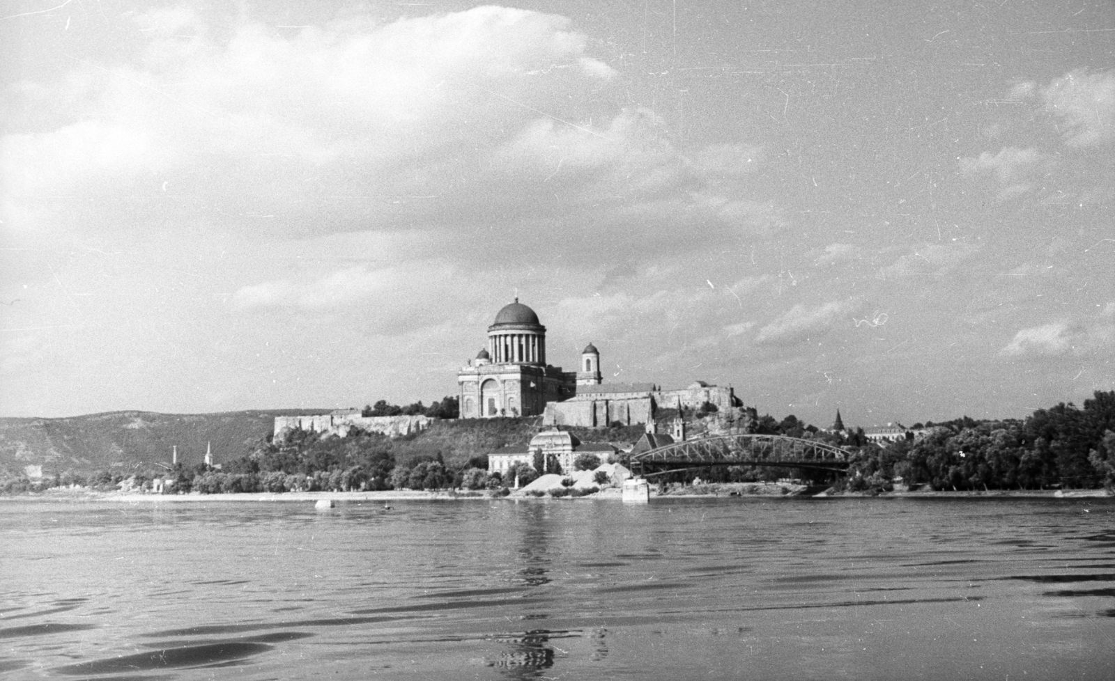Hungary, Esztergom, Bazilika, előtte a felrobbantott Mária Valéria híd megmarad első nyílása., 1954, Krasznai Gyula, basilica, picture, wrecked bridge, Danube, Duna-bridge, János Feketeházy-design, Fortepan #45890