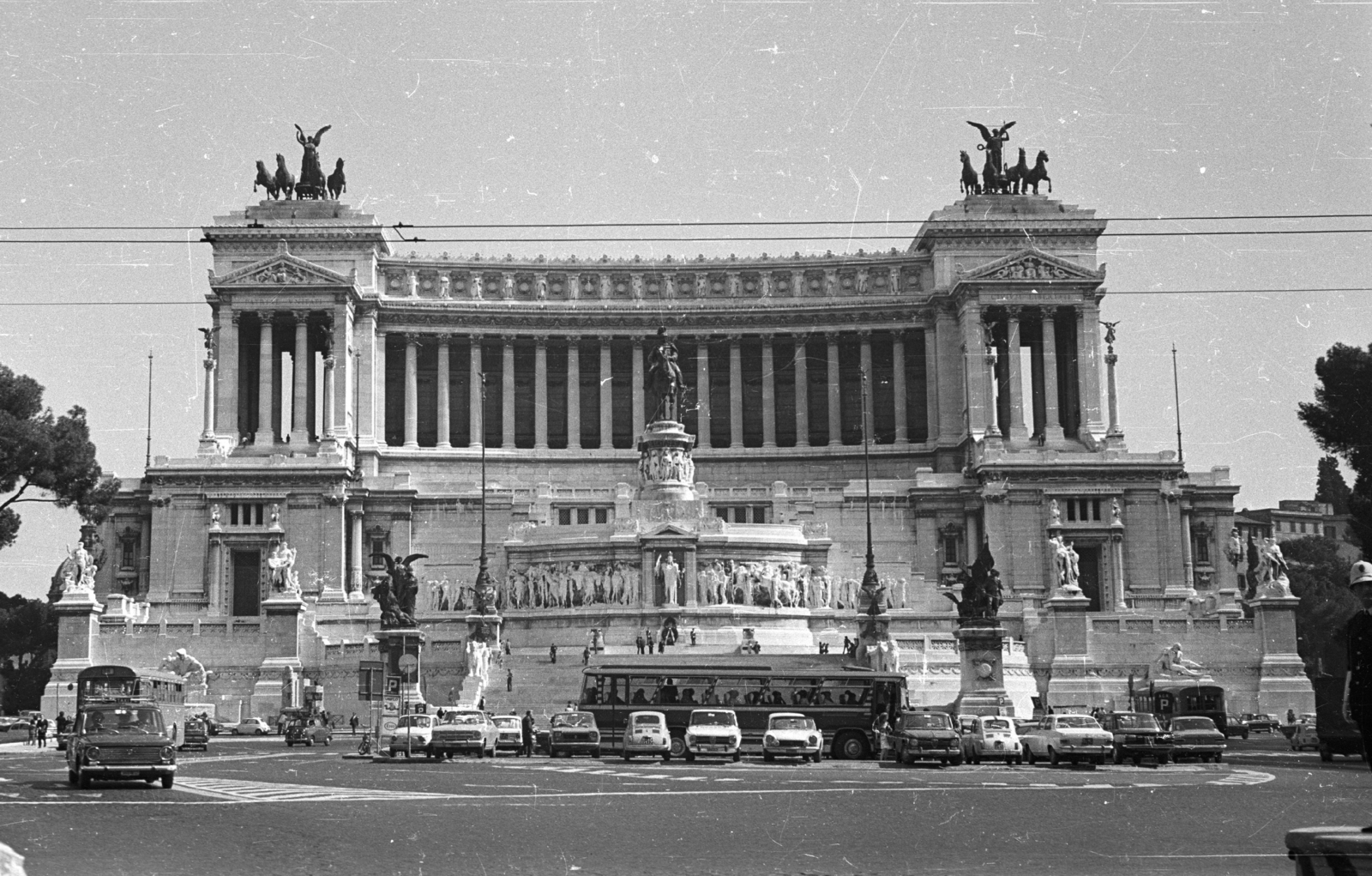Italy, Rome, II. Viktor Emánuel emlékmű (Monumento a Vittorio Emanuele II)., 1971, Krasznai Gyula, monument, horse sculpture, Victor Emmanuel II-portrayal, Neoclassical architecture, Giuseppe Sacconi-design, Fortepan #45898