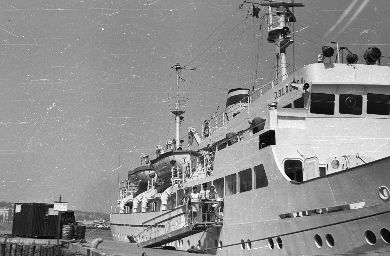 Turkey, Istanbul, kikötő, a D. Blagoev, a Bolgár Haditengerészeti Akadémia kiképző- és iskolahajója., 1965, Krasznai Gyula, ship, port, lifeboat, Oleg Blagoev-ship, Fortepan #45922